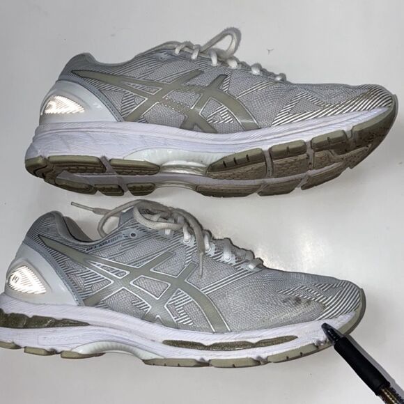 Asics Air Nimbus 19 White & Gray Athletic Running Shoes with Supportive Midsole - Picture 6 of 13